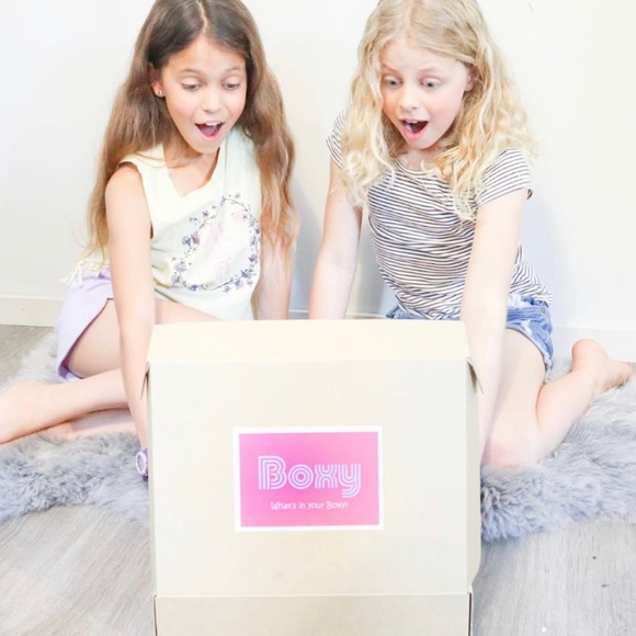 GIRLS MYSTERY BOX 🤩🍭🍭🍭🍬🍬🍬🧸🧸🛍🛍🎀🎀 - Picture 2 of 4